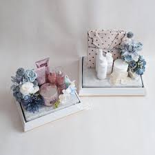 Seserahan jenis fiber box dengan tema floral bernuansa biru & putih. — Seserahan Lamaran kak @jihanabilaa & kak @panjirr — Include: • Jasa Dekorasi dan hias • Sewa box seserahan dan property •