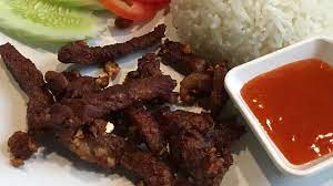 Siapkan minyak goreng yang telah dipanaskan. Cara Membuat Daging Kambing Goreng Yang Garing Simak 3 Tipsnya Lifestyle Fimela Com