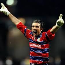Gianluigi buffon regresa a la juventus entre celebración de seguidores en italia. Was Ihr Von Gianluigi Buffon Vielleicht Noch Nicht Wusstet Uefa Champions League Uefa Com