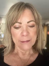 Good morning, friends, and happy Friday! I had to capture a quick moment of  my go-to 5-minute makeup routine—right at my desk at 6 AM MT. Just keeping  it simple with my