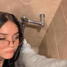 Stream Aislinn Rounds music