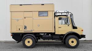 Chiếc xe cắm trại Unimog này có không gian phía sau mở cao tới 3,5 mét