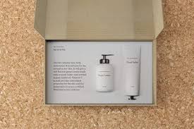 the evergreens combines the natural power and fragrance of unique oils with a luxurious mix of other essential oils and natural ingr 化粧品 パッケージ パッケージデザイン メンズコスメ