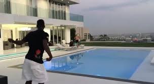 Manchester united were forced to send staff to paul pogba's house to get him up. Manchester United Star Paul Pogba Celebrates Romelu Lukaku Signing For Red Devils With A Trademark Dance Mirror Online