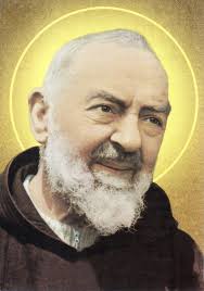 Façamos o bem enquanto ainda temos tempo." (Padre Pio de Pietrelcina) |  Padre pio de pietrelcina, São padre pio, Imagens católicas