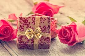 The daily essential could be a wallet, belt, watch the 'tied ribbon gifts combo' available on flipkart is worth a buy as it includes all what you would want. Wondering What To Buy As A Gift For Husband On Your Marriage Anniversary 11 Creative Ideas