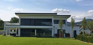 Im interior setzt sich das moderne design als gesamtkunstwerk fort: Flachdachhaus In Hartberg Lieb Fertighaus