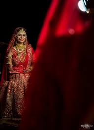 Mirror wedding and event photography dhaka. Offbeat Romantic Mirror Photo Ideas Of Brides Alone With Grooms Shaadisaga