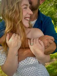 Hannah Thomas has a nice ✨ring✨ to it, don't you think? 🤭