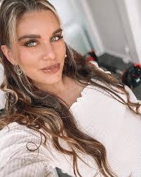 Angela Singh's Instagram, Twitter & Facebook