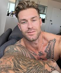 Chad Hurst's Instagram, Twitter & Facebook