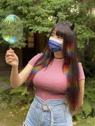 紳士龍蝦 shower drops glide down bare skin