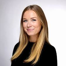 Courtney Whalen's Instagram, Twitter & Facebook