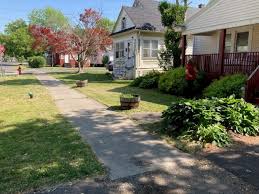 Master gardeners to plant flowers