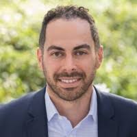 Shadi Rafat's Instagram, Twitter & Facebook