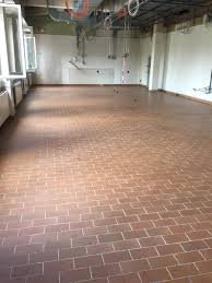 Lassen sie das reinigungsmittel und den gelösten schmutz nicht antrocknen. Fugenreinigung Eines Klinkerfliesen Bodens In Nurnberg Floortec Gmbh