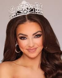 Jaime Dudney's Instagram, Twitter & Facebook