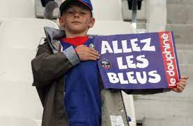 Mono red vs double bleus , meme sentence. Allez Les Bleus Slogan De La Discorde International Equipe De France 31 Juillet 2015 Sofoot Com