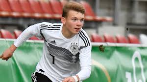 Fortuna düsseldorf vollzieht einen ausrüsterwechsel. Fortuna Dusseldorf Bindet Nachwuchsspieler Daniel Bunk Langfristig Kicker