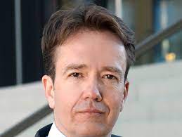 We may receive a small commission from our partners, like american express, but our reporting and recommendations are always independent and objective. Neuer Job Fur Von Falkenhayn Ex Deutschbanker Wird Deutschlandchef Bei Bank Of America Manager Magazin