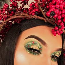 Christmas Wreath Eye Makeup Is The Most Festive Holiday Look On Instagram Christmas Eye Makeup Christmas Makeup Look Xmas Makeup