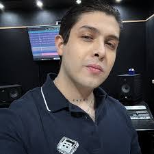 Aileen Gil's Instagram, Twitter & Facebook