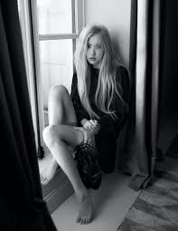 What kind of bags does yves saint laurent make? Blackpink S Rose Is Back With Another Saint Laurent Exclusive