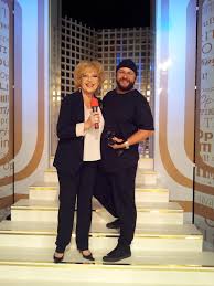 Bazat pe un concept cunoscut insa reinventat si plin de creativitate, noul show matrimonial mireasa vine incepand cu data de luni in casele noastre, vor fi cate opt concurenti fete si baieti care vine pentru a se cunoaste mai bine pentru ca la final sa plece impreuna spunand da la cererea lor in casatorie. Cronologie BiograficÄ Corina Chiriac