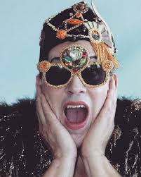 AquellosTiempos Desde el 1986 el programa "Entrando por la cocina" se  convirtió para @VictorAlicea el principal taller para demostrar y  desarrollar su talento. Su interpretación de "Guille", uno de los  personajes LGBT