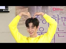 Song kang (23 nisan 1994 doğumlu) güney kore'nin seul şehrinden bir güney koreli aktör ve sosyal medya kişilik. Song Kang Cute And Funny Moments Youtube