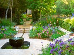 Garten Brunnen Gestaltung Romantisch Blumen Beete Treppen Garten Beete Blumen Bru Water Features In The Garden Backyard Water Feature Budget Garden