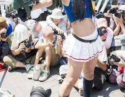 C90】コミケ「コスプレ広場」を浸食する「ローアングラー」の現状と対策 | 1UP情報局【秋葉原＆エンタメ情報】