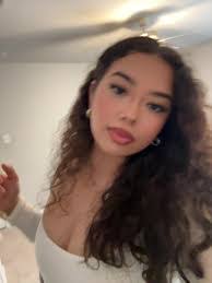 Mia Devine's Instagram, Twitter & Facebook