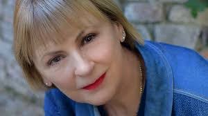 Lindsay Nicholson's Instagram, Twitter & Facebook