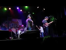 Aecame in to sing a few old gospel songs. Johnny Cash Merle Haggard I M Leaving Now Chords Chordify