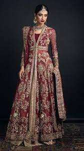 Gaya yang terumum adalah dengan membalut sari di keliling pinggang , dengan satu hujung menabir ke atas bahu mendedahkan bahagian torso dekat pinggang. 14 Best Perkahwinan India Ideas Anarkali Salwar Kameez Pakaian India