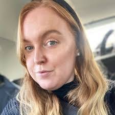 Carly Rowe's Instagram, Twitter & Facebook