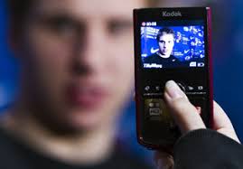 Toronto school board lifts cellphone ban