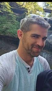 Quick question, should you allow a contractor to force upon you a cabinet  maker of their choosing or does that belong to the home owners if they did  not like the pricing