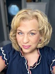 Ready for the Derby Watch party here in Jackson, TN! I love this dress! 🐎 