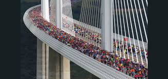 Viaducte de millau és un pont d'autopista situat al departament francès d'aveyron. Course Du Viaduc De Millau A Vos Marques Aveyron Com