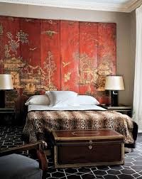 Folding Screen As Backdrop For Bed With Animal Print Cover Asian Bedroom Decor Asian Home Decor Bedroom Interior