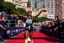 Dutch star sifan hassan (who is attempting to win gold in the 1,500, 5k and 10k) falls just before the bell in the first round of the women's 1,500m. Wanders And Hassan Set World 5km Records In Monaco Report World Athletics