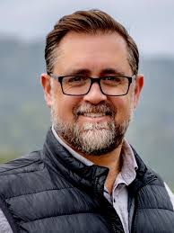 Happy Friday! Meet Pierce Pettis!!🎸 . Pierce will be playing opposite  Byron Monday night at Breaking Ground!!! 🎤link in profile for tix🎤 . As  we continue to seek to love our city