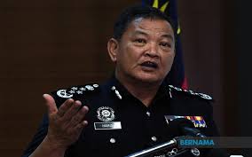 Ketua polis negara, tan sri abdul hamid bador bercakap pada sidang media mengenai berkembangan perintah kawalan. Police To Revoke Gun License Permits Igp Borneo Post Online