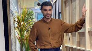 «όταν ήρθα από την κρήτη είχα χρήματα μόνο για ένα ενοίκιο κι ένα στρώμα. Pantelhs Toytoyntzhs H Spania Fwtografia Me Ta Dyo Toy Paidia