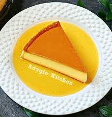 Crema de zahăr ars se prepară la bain marie pentru a asigura un transfer încet de căldură care duce la obţinerea siropului de caramel şi evitarea arderii cremei. Crema De Zahar Ars Reteta Clasica Cu Reusita Garantata