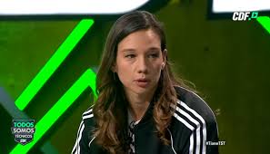 La arquera chilena christiane endler, que juega en psg de la liga francesa femenina, se casó con su pareja sofía orozco, lo que fue dado a conocer en una de las historias de su compañera arianne. Chilena Christiane Endler Nominada En Terna Fifa Para Mejor Arquera Del Mundo El Periodista Online