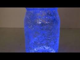 Im Dunkeln Leuchtende Glitzer Glaser Herstellen Diy Crafts Guidecentral Youtube Potes Luminosos Potes Decoracao De Festa Neon