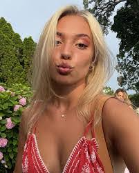 Angela Schettini's Instagram, Twitter & Facebook